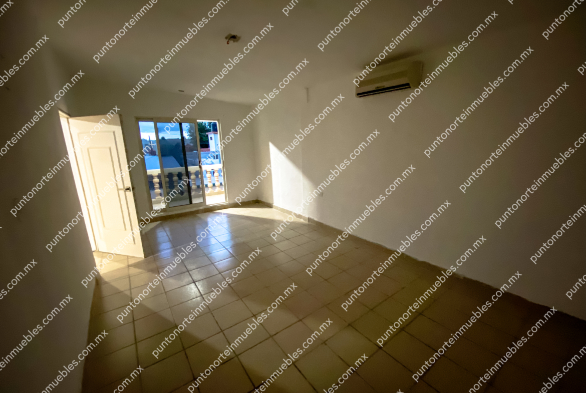 Venta Casa Col Santa Mónica 4 Recámaras y 3 baños, con Cochera y Portón Electrico