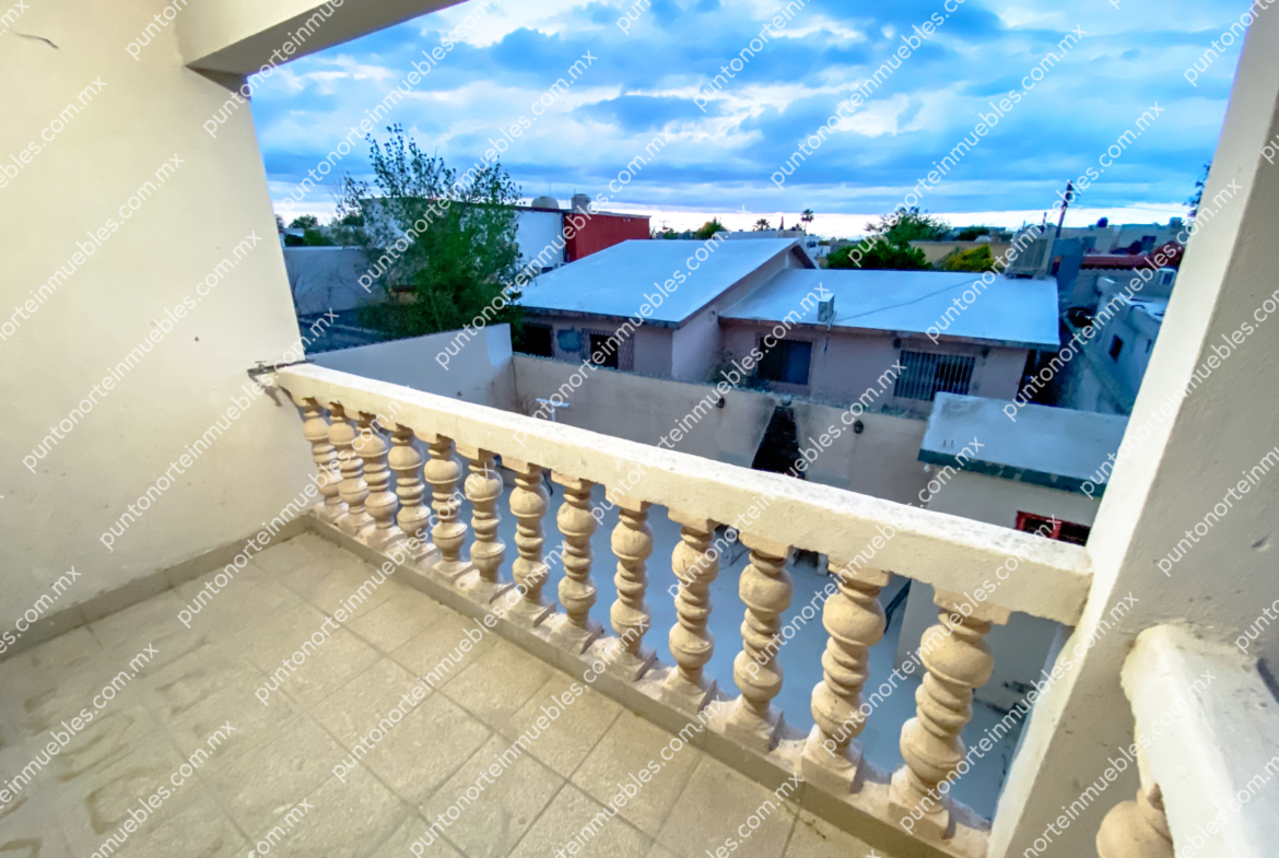 Venta Casa Col Santa Mónica 4 Recámaras y 3 baños, con Cochera y Portón Electrico