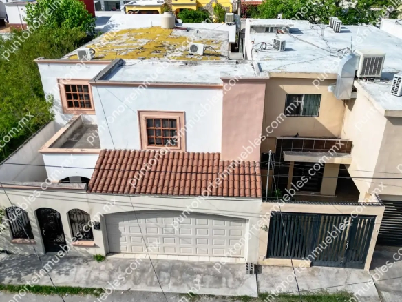 Venta Casa Col Santa Mónica 4 Recámaras y 3 baños, con Cochera y Portón Electrico