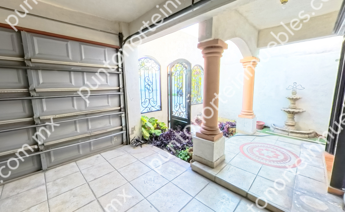 Venta Casa Col Santa Mónica 4 Recámaras y 3 baños, con Cochera y Portón Electrico