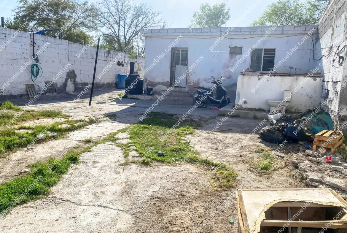 Venta Casa de 2 Plantas con 2 Departamentos Independientes en Castaños, con Terreno Amplio de 599m2