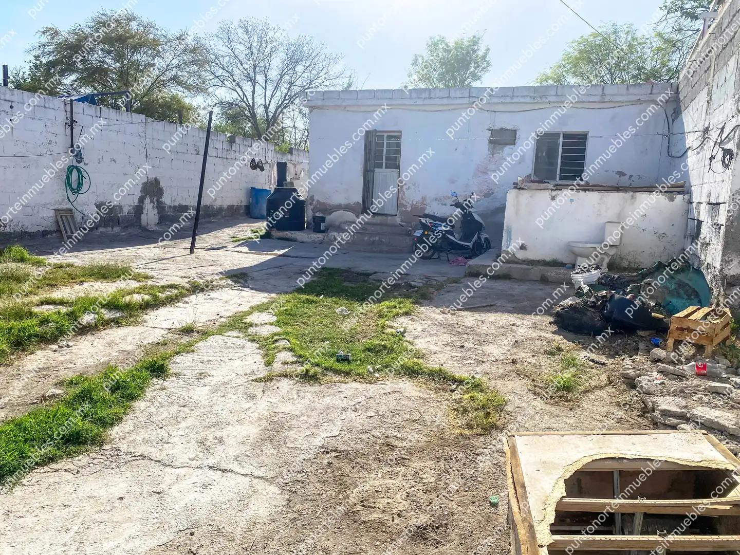 Casa con Depas Castaños 01 Venta Casa de 2 Plantas con 2 Departamentos Independientes en Castaños, con Terreno Amplio de 599m2