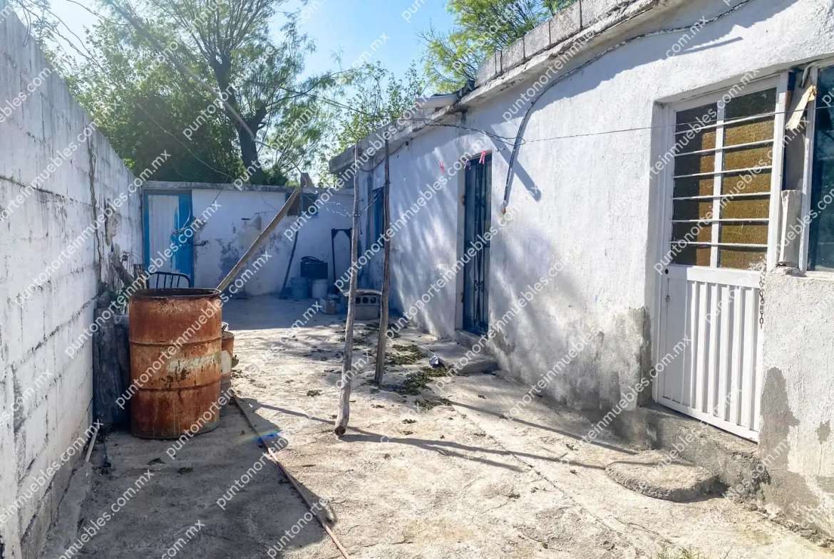 Venta Casa de 2 Plantas con 2 Departamentos Independientes en Castaños, con Terreno Amplio de 599m2