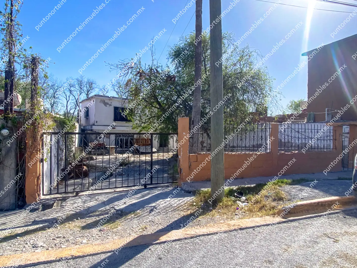 Casa con Depas Castaños 04 Venta Casa de 2 Plantas con 2 Departamentos Independientes en Castaños, con Terreno Amplio de 599m2