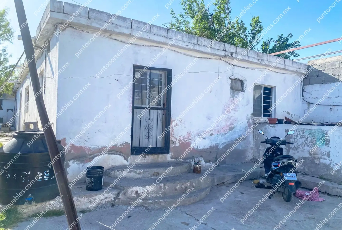 Venta Casa de 2 Plantas con 2 Departamentos Independientes en Castaños, con Terreno Amplio de 599m2