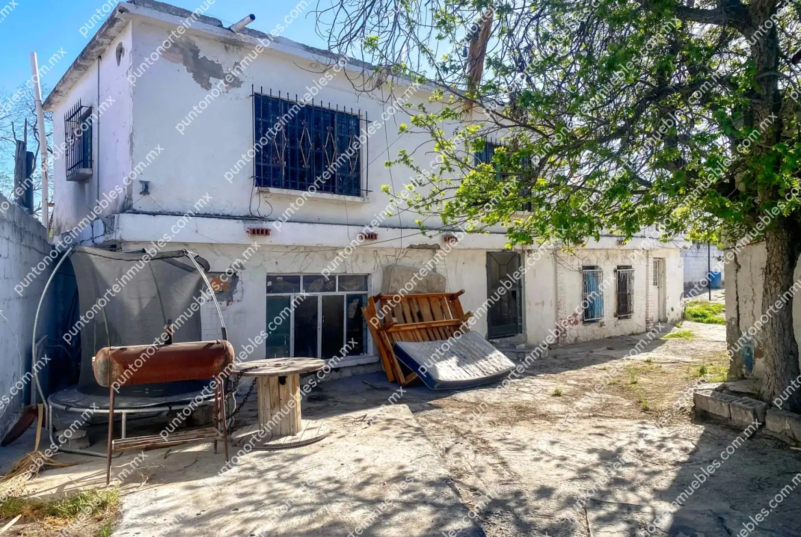 Venta Casa de 2 Plantas con 2 Departamentos Independientes en Castaños, con Terreno Amplio de 599m2