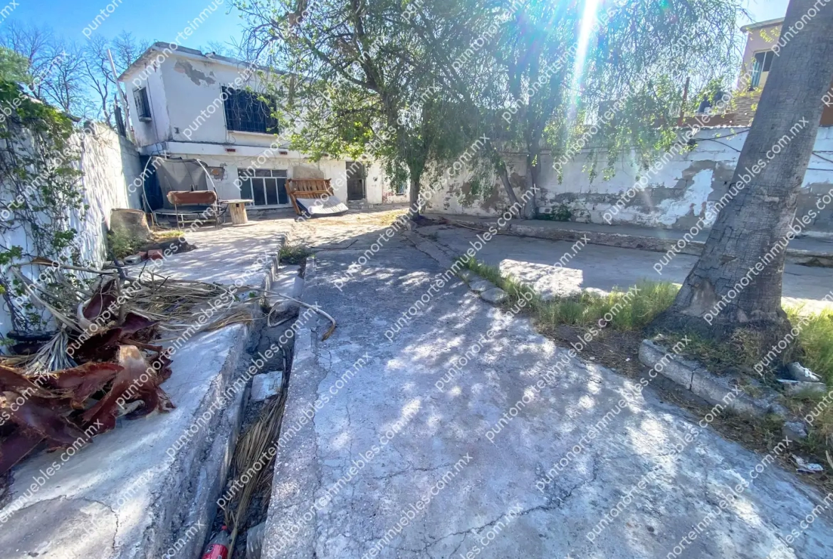 Venta Casa de 2 Plantas con 2 Departamentos Independientes en Castaños, con Terreno Amplio de 599m2
