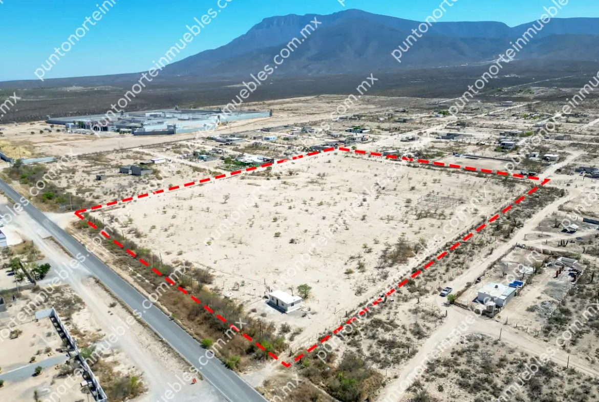 Venta Terreno 4.5 Hectáreas sobre frente a Carretera Monclova a Candela Km 9.4, con 3 frentes