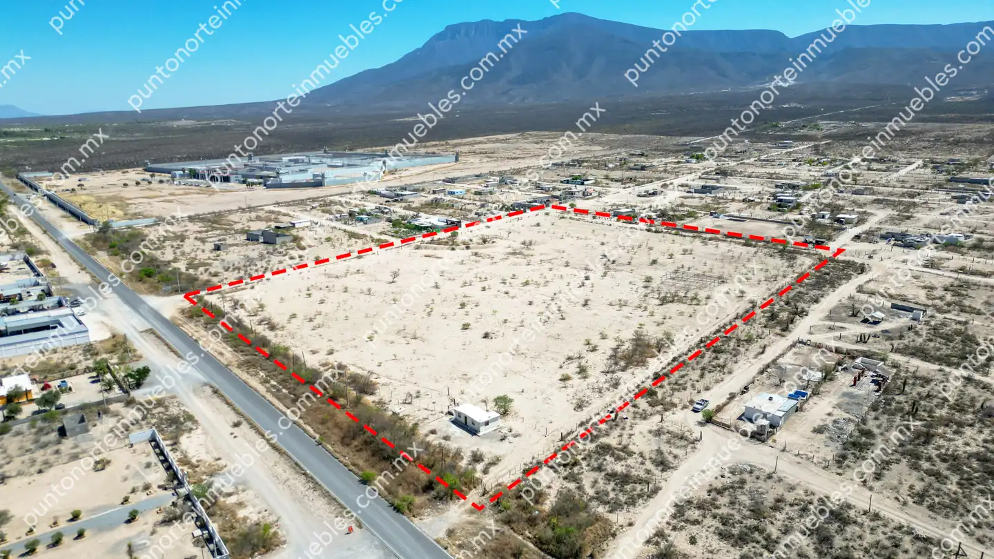 Venta Terreno 4.5 Hectáreas sobre frente a Carretera Monclova a Candela Km 9.4, con 3 frentes
