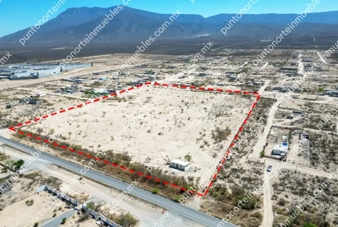 Venta Terreno 4.5 Hectáreas sobre frente a Carretera Monclova a Candela Km 9.4, con 3 frentes