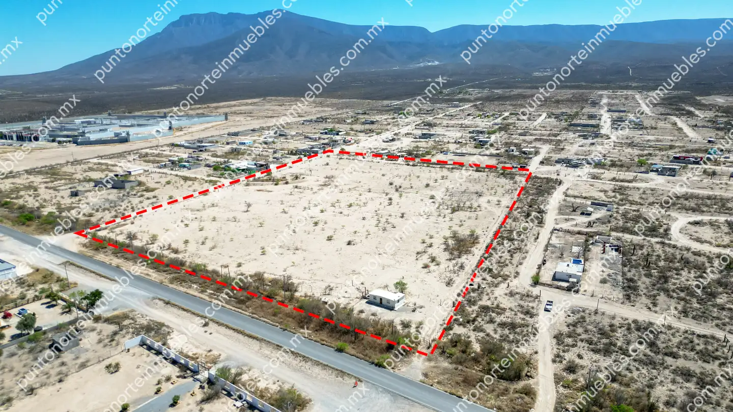 Venta Terreno 4.5 Hectáreas sobre frente a Carretera Monclova a Candela Km 9.4, con 3 frentes