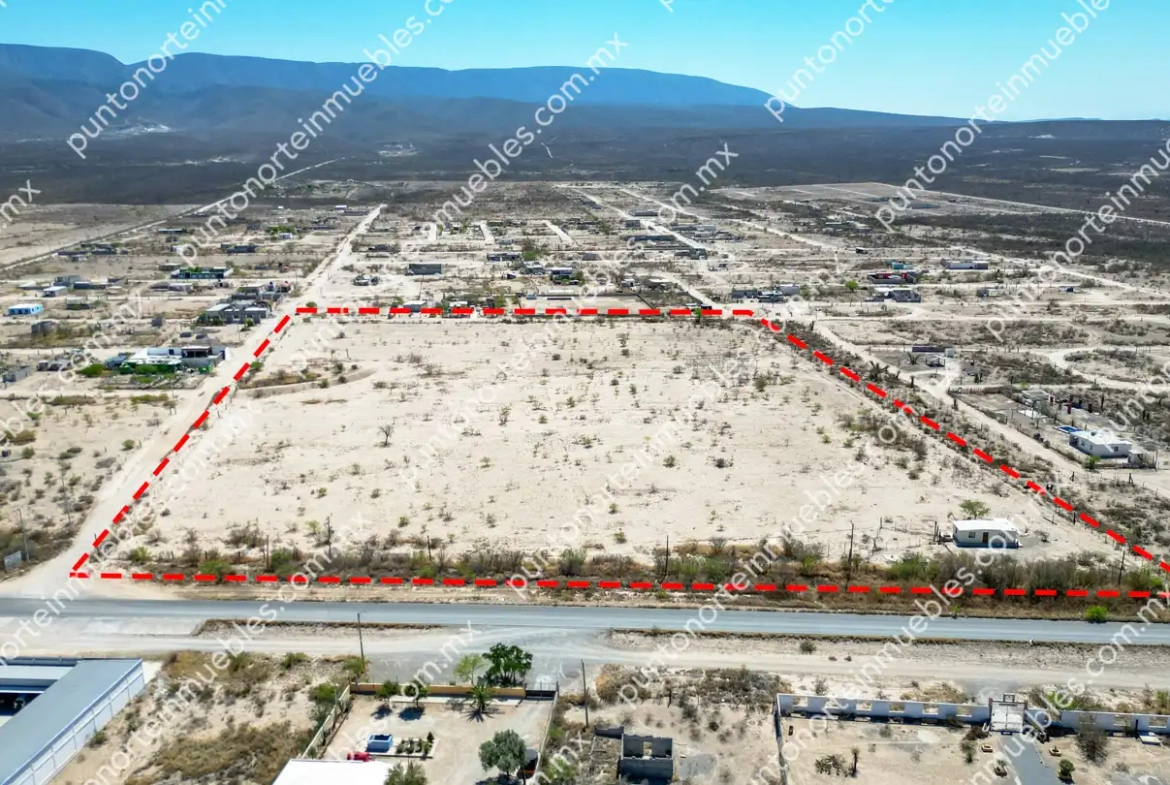 Venta Terreno 4.5 Hectáreas sobre frente a Carretera Monclova a Candela Km 9.4, con 3 frentes