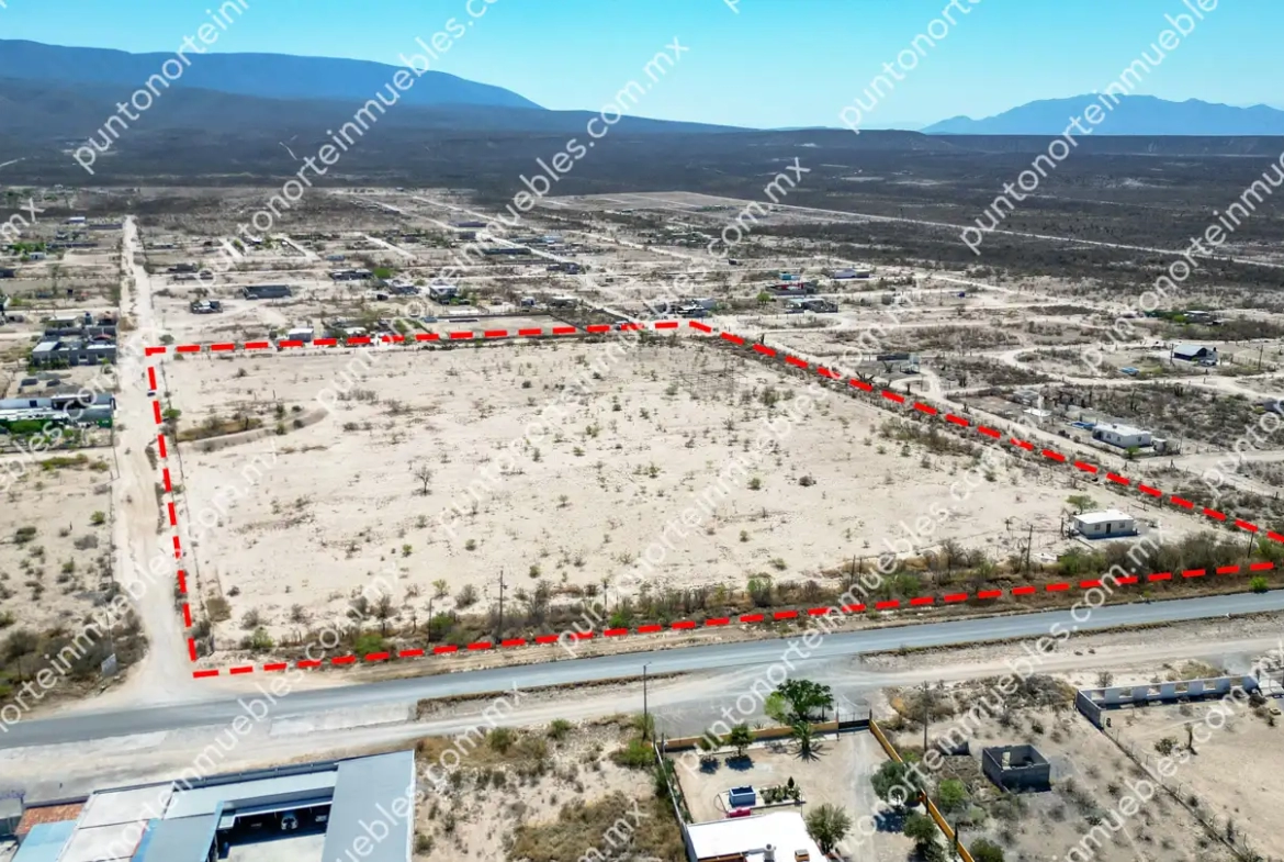 Venta Terreno 4.5 Hectáreas sobre frente a Carretera Monclova a Candela Km 9.4, con 3 frentes