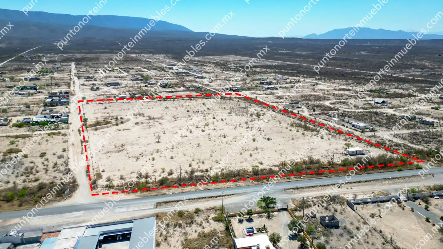 Venta Terreno 4.5 Hectáreas sobre frente a Carretera Monclova a Candela Km 9.4, con 3 frentes