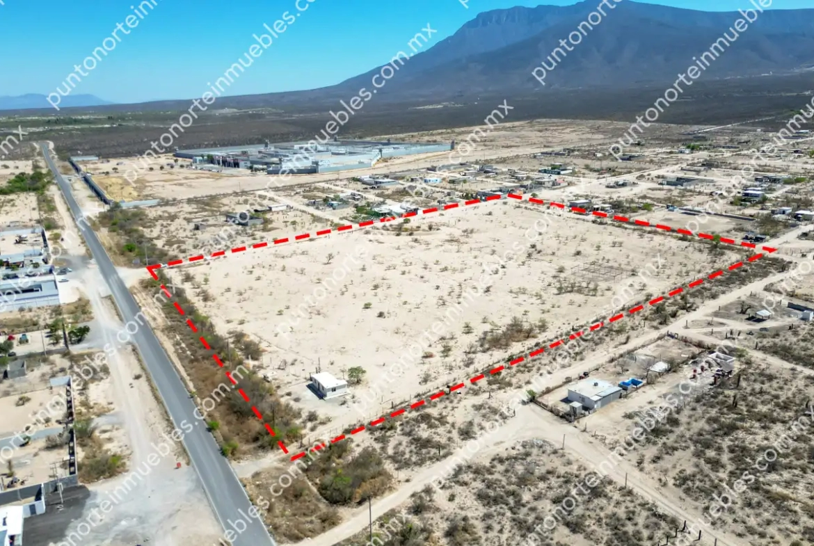 Venta Terreno 4.5 Hectáreas sobre frente a Carretera Monclova a Candela Km 9.4, con 3 frentes