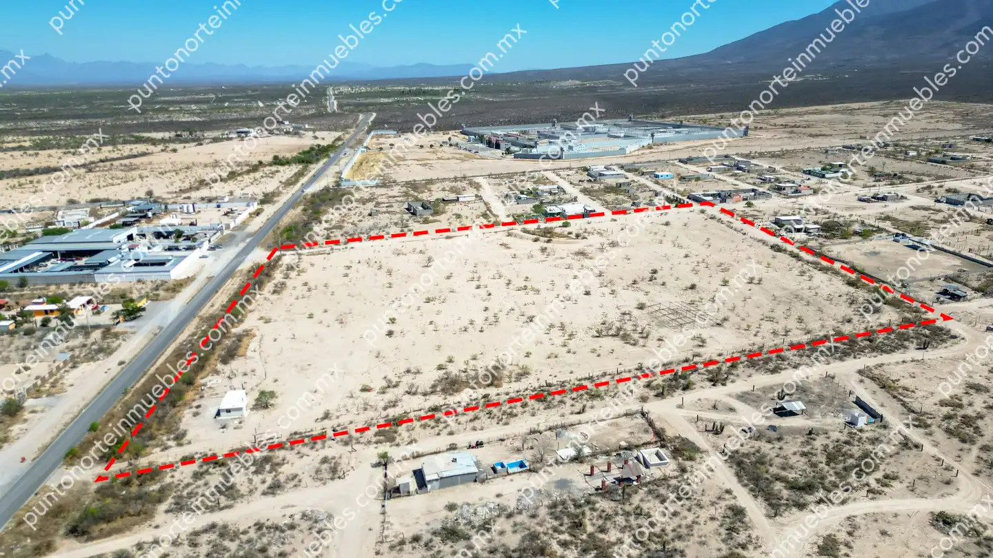 Venta Terreno 4.5 Hectáreas sobre frente a Carretera Monclova a Candela Km 9.4, con 3 frentes