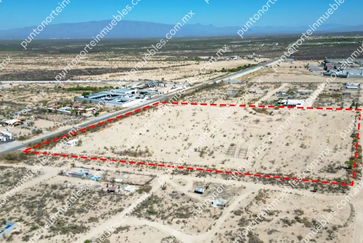 Venta Terreno 4.5 Hectáreas sobre frente a Carretera Monclova a Candela Km 9.4, con 3 frentes