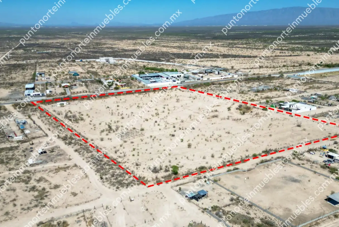 Venta Terreno 4.5 Hectáreas sobre frente a Carretera Monclova a Candela Km 9.4, con 3 frentes