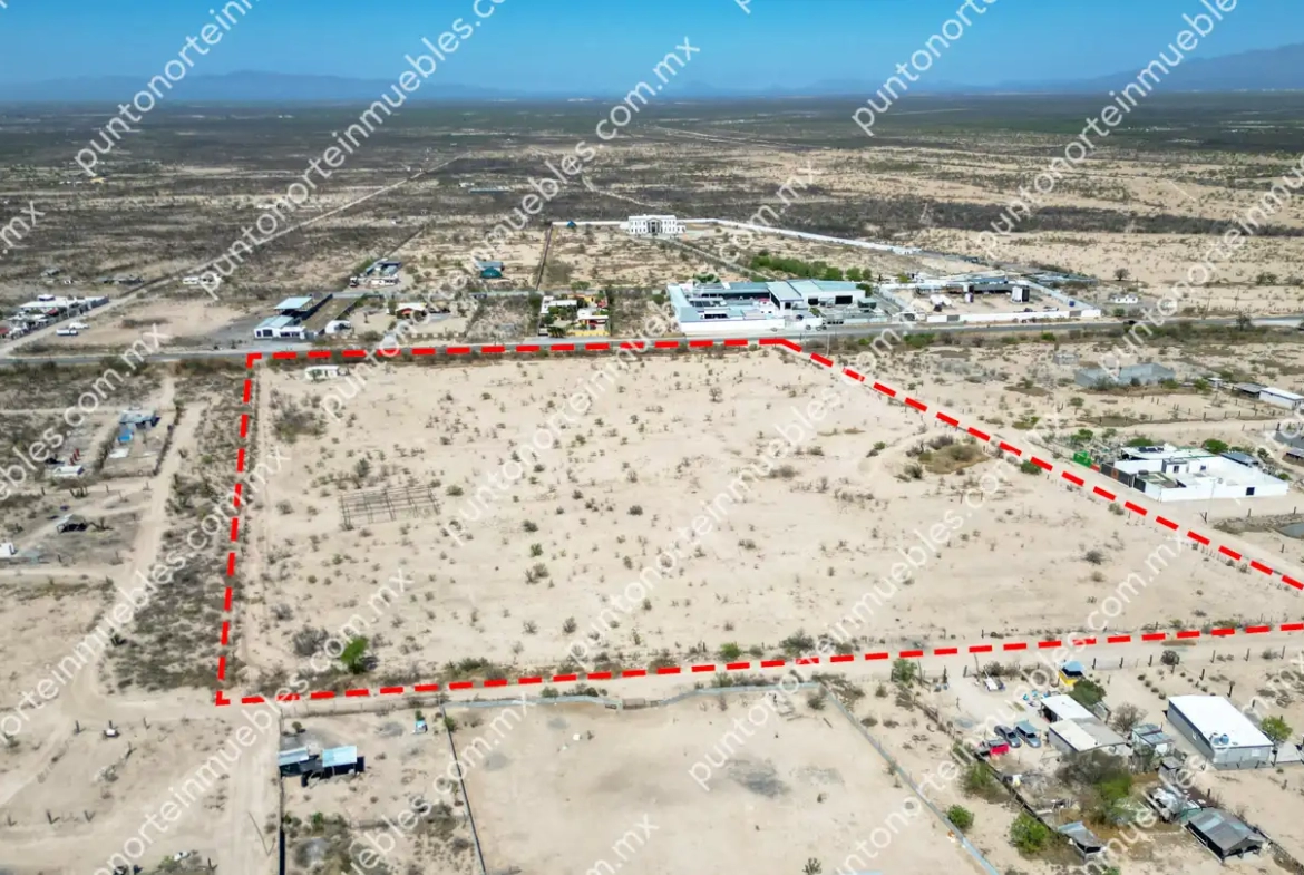 Venta Terreno 4.5 Hectáreas sobre frente a Carretera Monclova a Candela Km 9.4, con 3 frentes