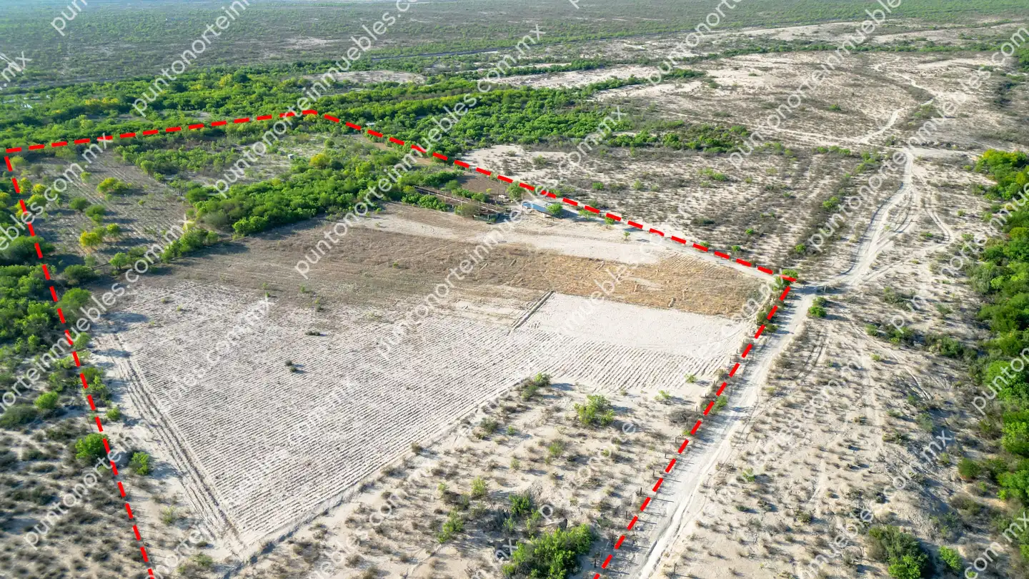 Terreno 7 HAS Estancias cerca de Rieles 01 Venta Terreno 7 Hectáreas delimitado en Estancias de Santa Ana, cerca de Rieles