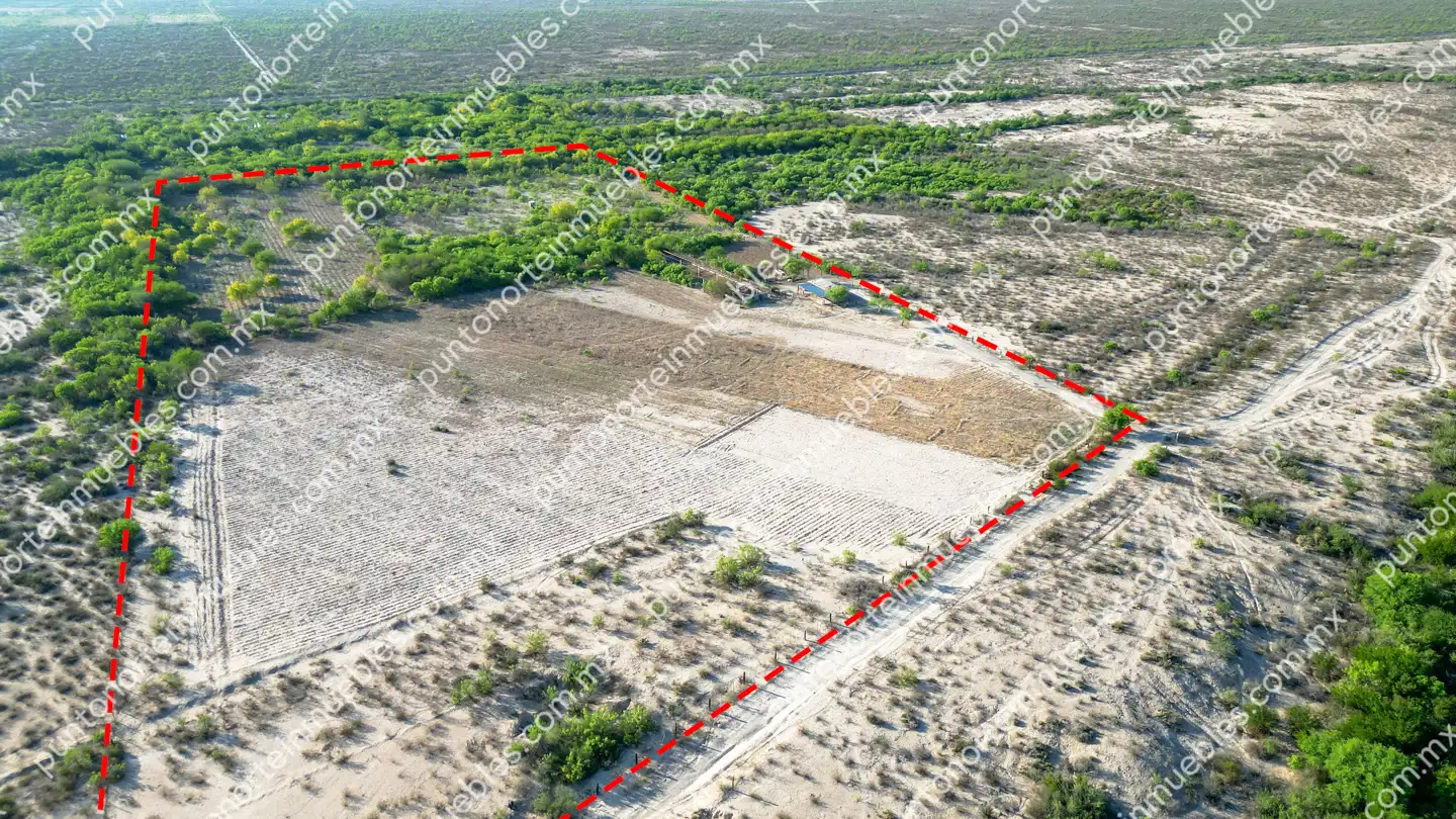 Terreno 7 HAS Estancias cerca de Rieles 02 Venta Terreno 7 Hectáreas delimitado en Estancias de Santa Ana, cerca de Rieles