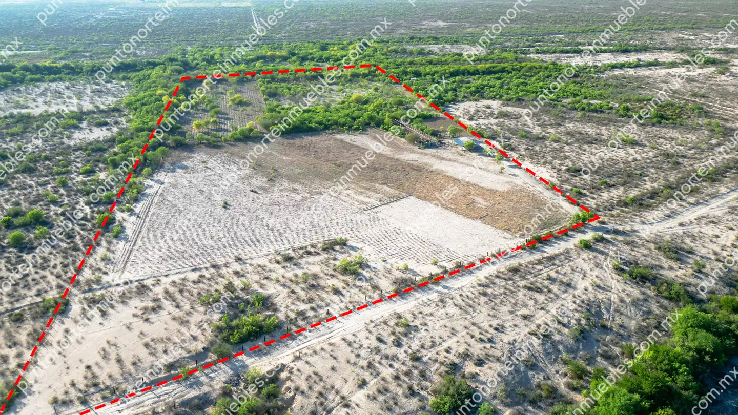Terreno 7 HAS Estancias cerca de Rieles 03 Venta Terreno 7 Hectáreas delimitado en Estancias de Santa Ana, cerca de Rieles