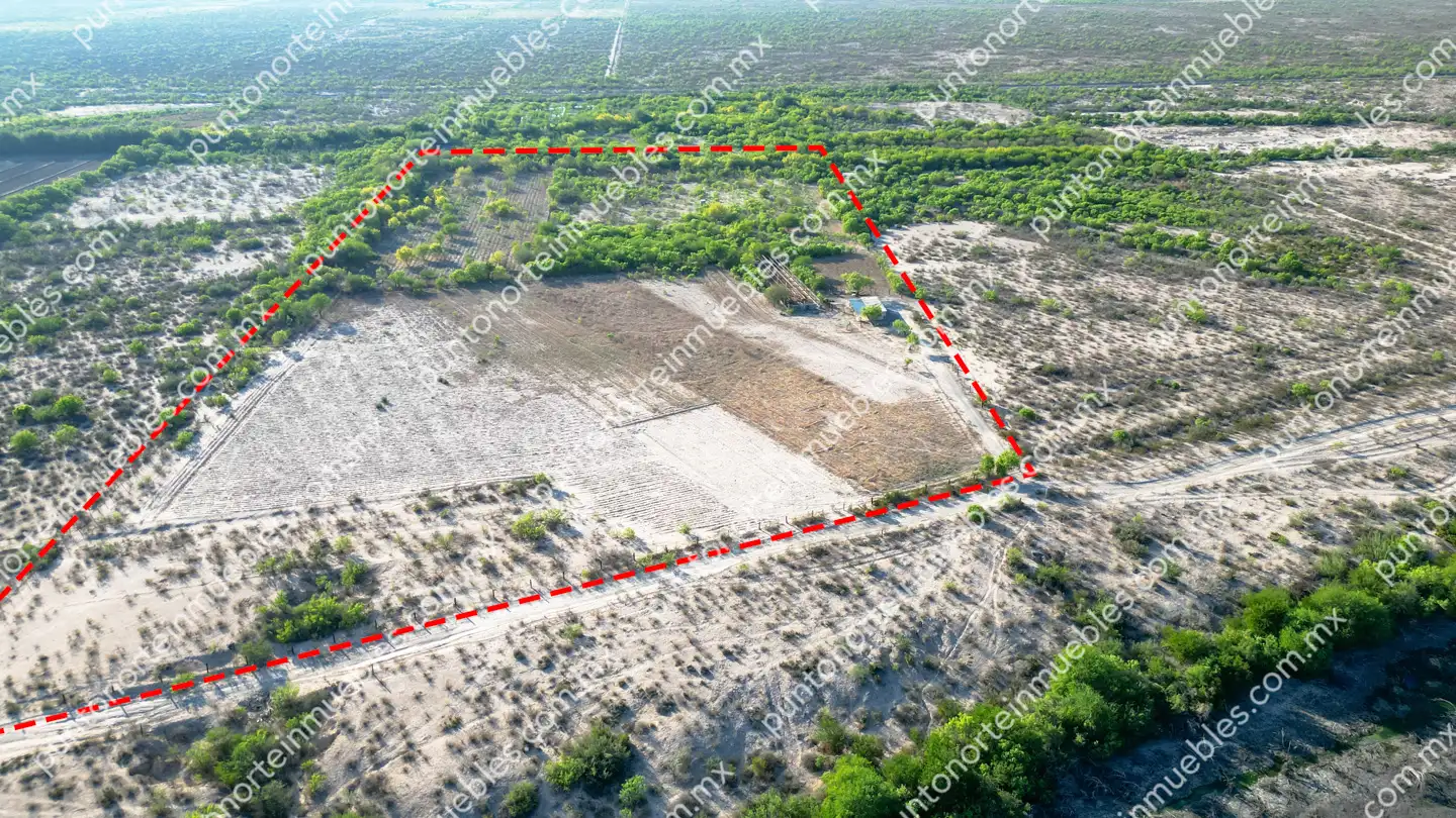 Terreno 7 HAS Estancias cerca de Rieles 04 Venta Terreno 7 Hectáreas delimitado en Estancias de Santa Ana, cerca de Rieles