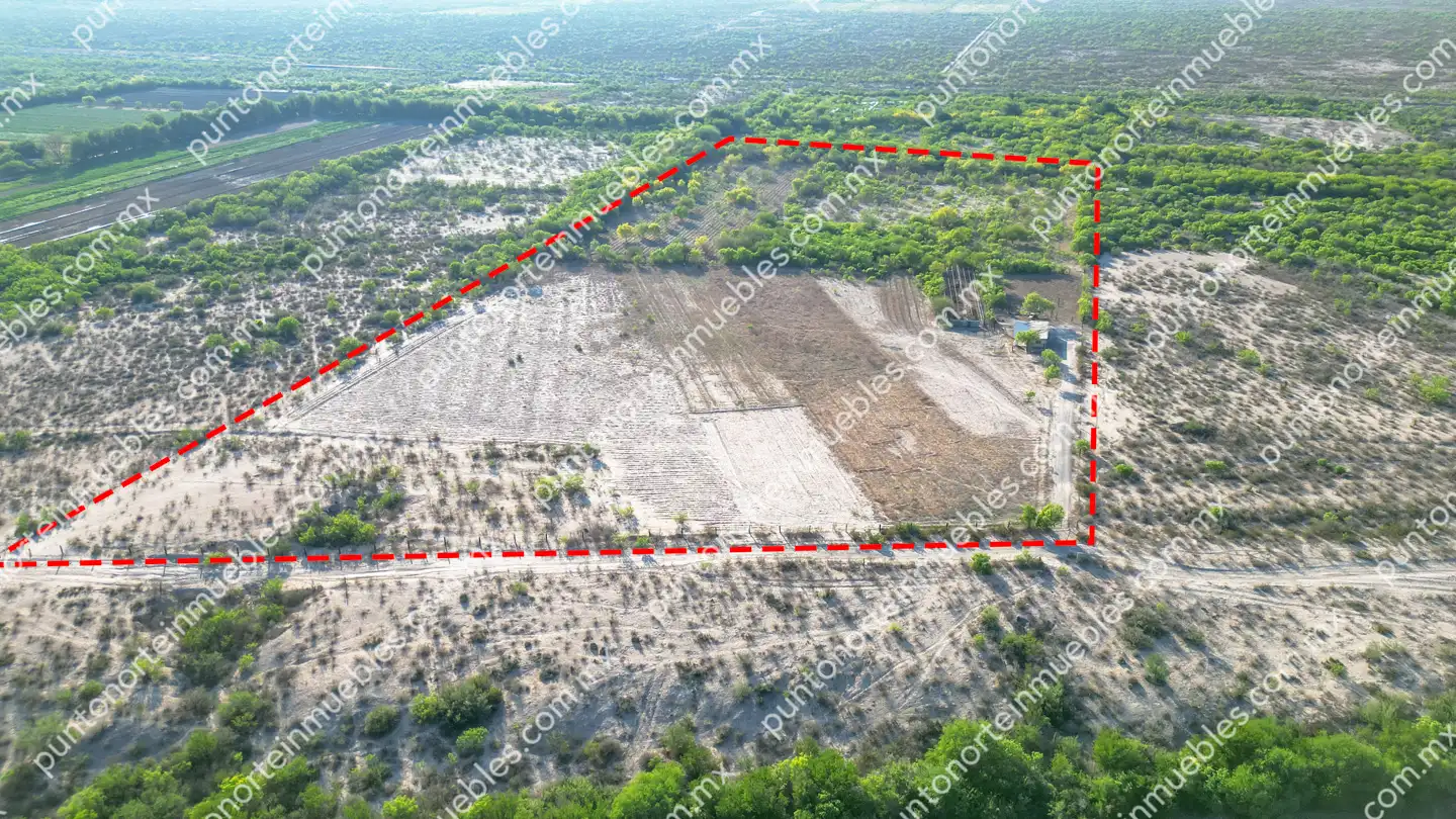 Terreno 7 HAS Estancias cerca de Rieles 05 Venta Terreno 7 Hectáreas delimitado en Estancias de Santa Ana, cerca de Rieles