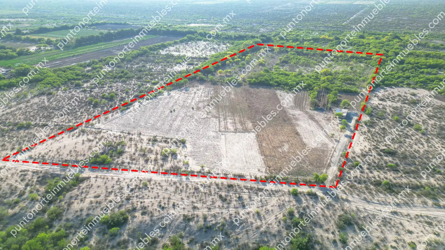 Terreno 7 HAS Estancias cerca de Rieles 06 Venta Terreno 7 Hectáreas delimitado en Estancias de Santa Ana, cerca de Rieles