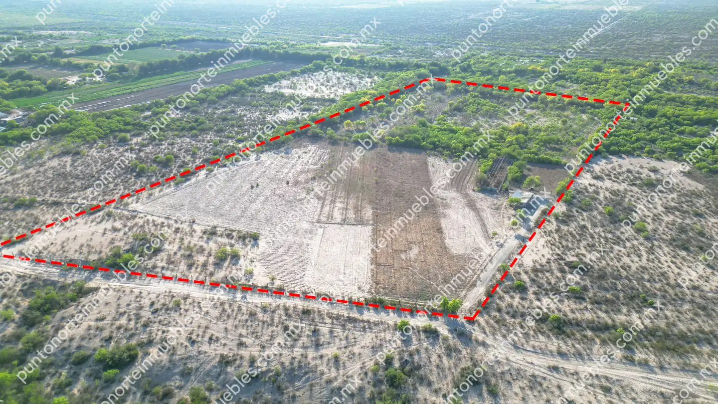 Terreno 7 HAS Estancias cerca de Rieles 07 Venta Terreno 7 Hectáreas delimitado en Estancias de Santa Ana, cerca de Rieles
