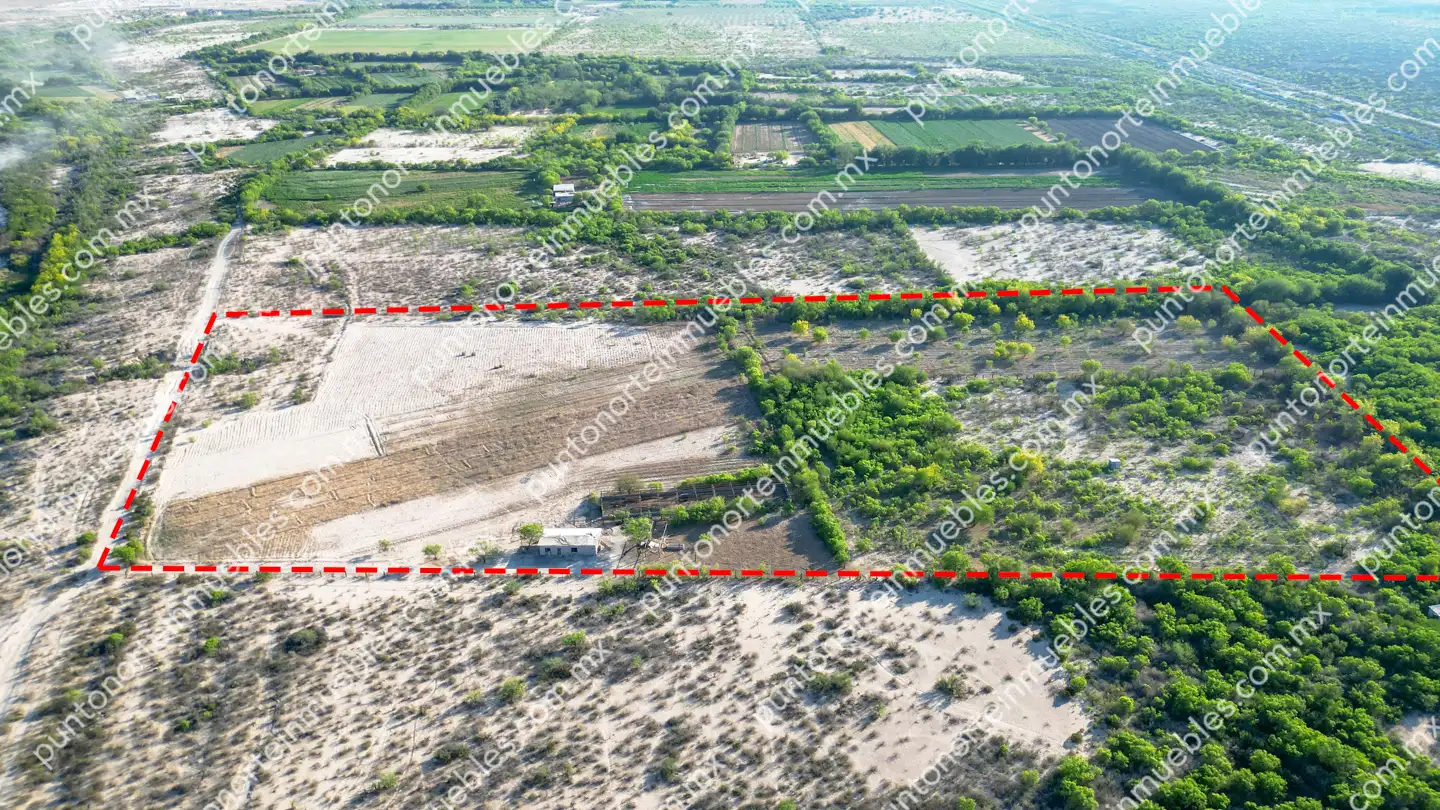Terreno 7 HAS Estancias cerca de Rieles 11 Venta Terreno 7 Hectáreas delimitado en Estancias de Santa Ana, cerca de Rieles