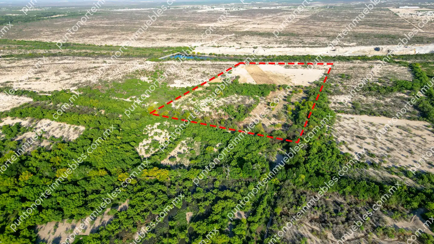Terreno 7 HAS Estancias cerca de Rieles 19 Venta Terreno 7 Hectáreas delimitado en Estancias de Santa Ana, cerca de Rieles