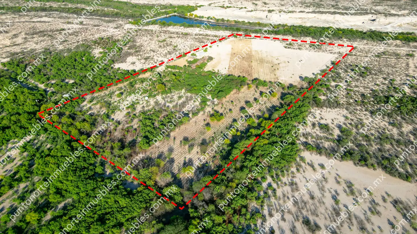 Terreno 7 HAS Estancias cerca de Rieles 21 Venta Terreno 7 Hectáreas delimitado en Estancias de Santa Ana, cerca de Rieles