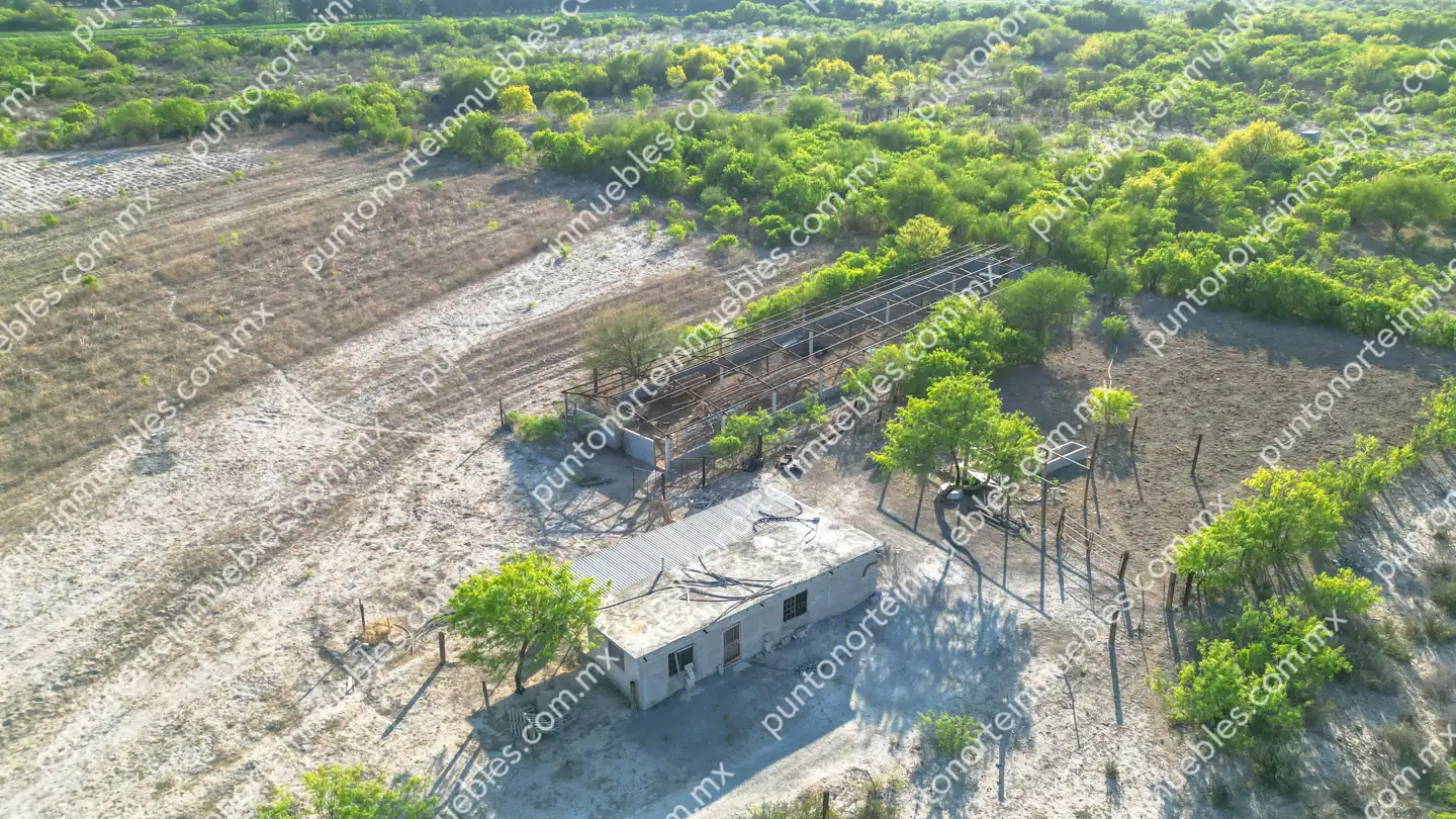 Terreno 7 HAS Estancias cerca de Rieles 28 Venta Terreno 7 Hectáreas delimitado en Estancias de Santa Ana, cerca de Rieles