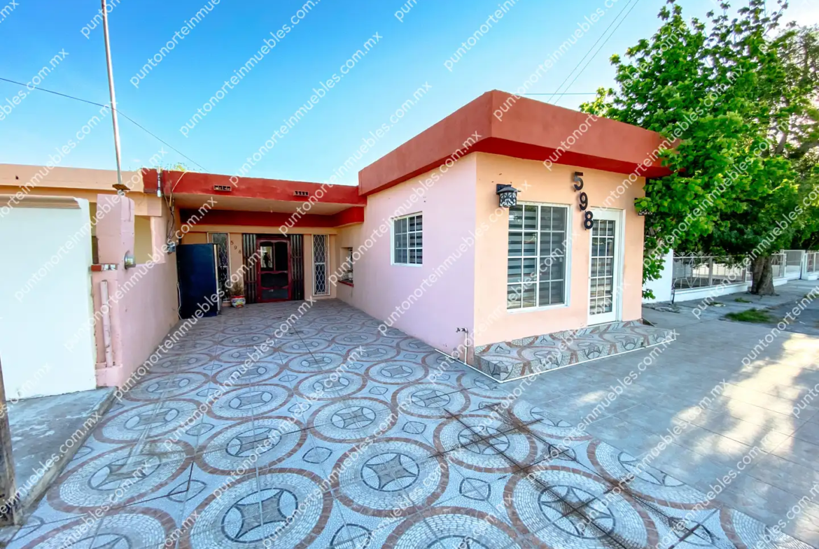 Venta Casa Tipo Quinta con 3 Recamaras, Cocina con Granito, Local Comercial y Alberca, Terreno de 500m2, San Buena