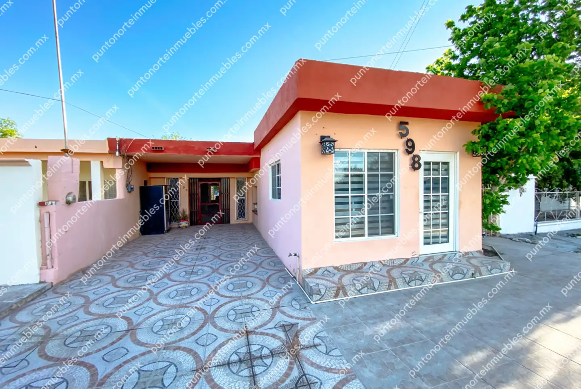 Venta Casa Tipo Quinta con 3 Recamaras, Cocina con Granito, Local Comercial y Alberca, Terreno de 500m2, San Buena