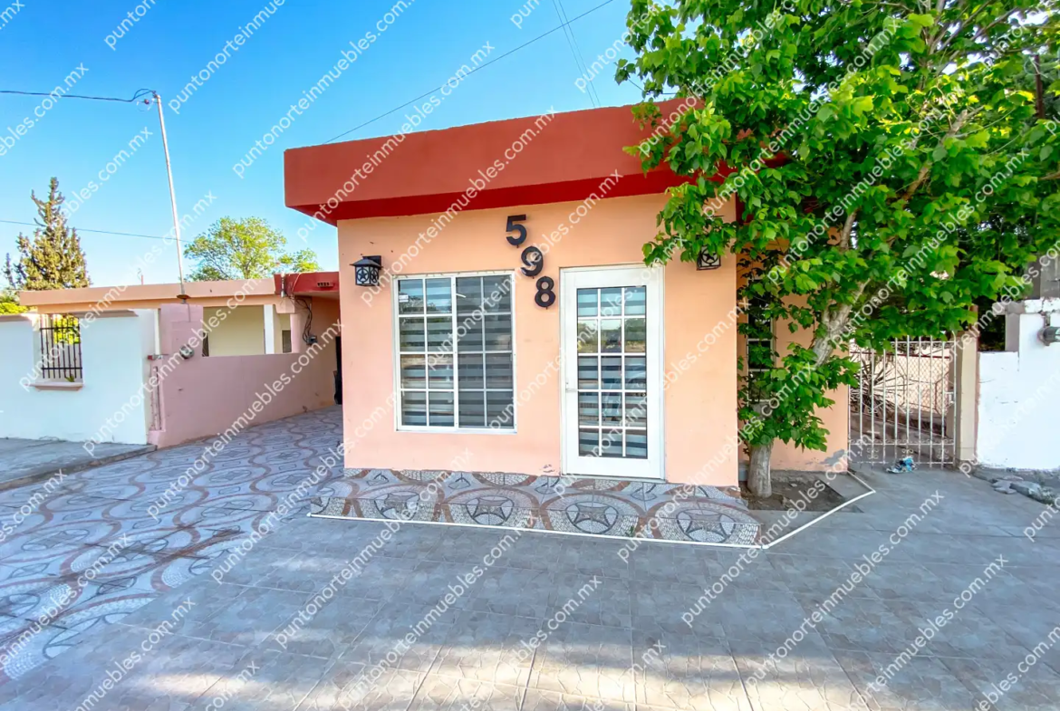 Venta Casa Tipo Quinta con 3 Recamaras, Cocina con Granito, Local Comercial y Alberca, Terreno de 500m2, San Buena