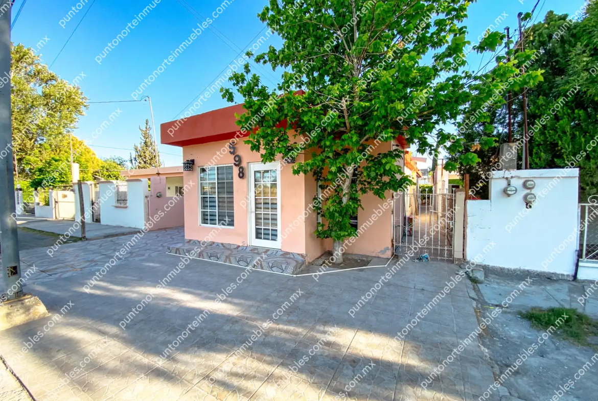 Venta Casa Tipo Quinta con 3 Recamaras, Cocina con Granito, Local Comercial y Alberca, Terreno de 500m2, San Buena