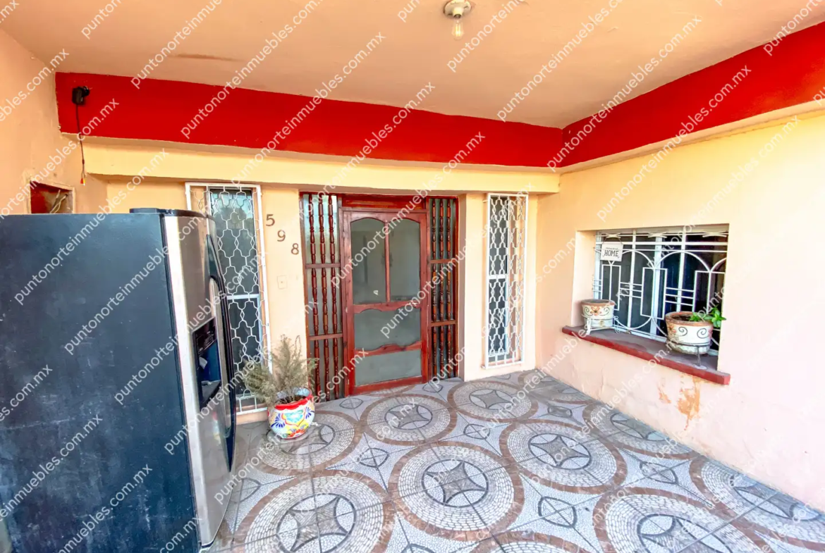 Venta Casa Tipo Quinta con 3 Recamaras, Cocina con Granito, Local Comercial y Alberca, Terreno de 500m2, San Buena