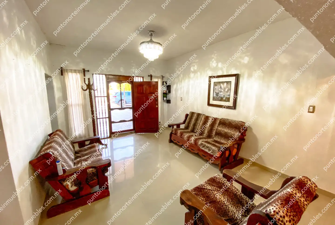 Venta Casa Tipo Quinta con 3 Recamaras, Cocina con Granito, Local Comercial y Alberca, Terreno de 500m2, San Buena