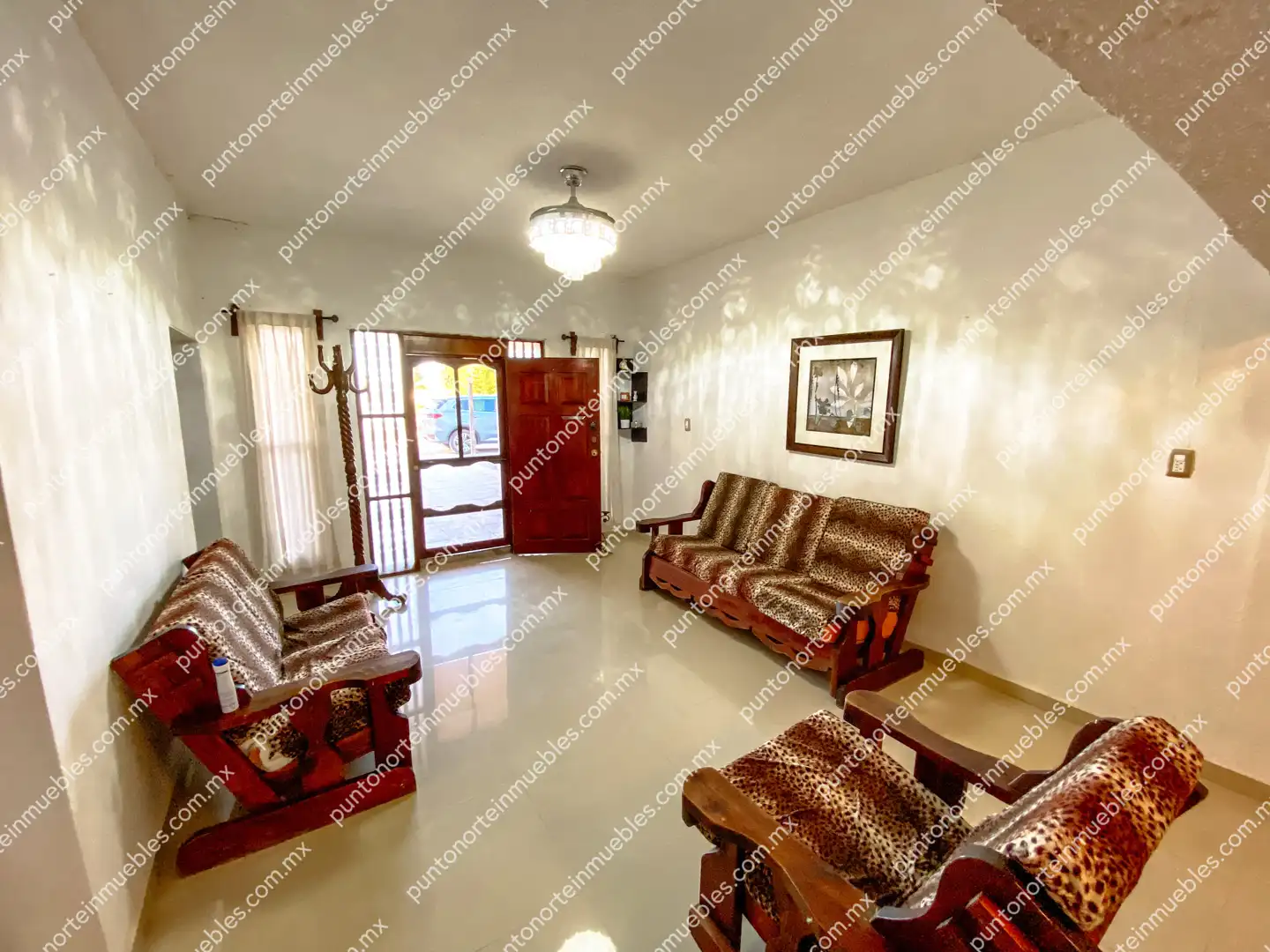 Casa Calle Zaragoza San Buena 07 Venta Casa Tipo Quinta con 3 Recamaras, Cocina con Granito, Local Comercial y Alberca, Terreno de 500m2, San Buena