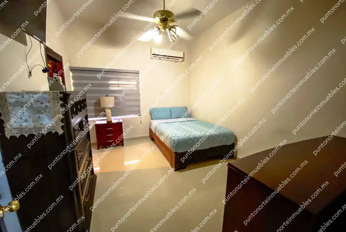 Venta Casa Tipo Quinta con 3 Recamaras, Cocina con Granito, Local Comercial y Alberca, Terreno de 500m2, San Buena