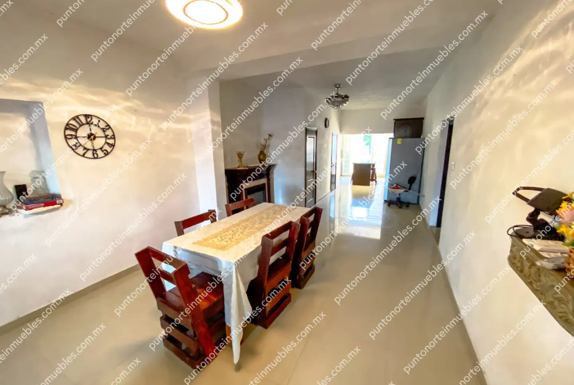 Venta Casa Tipo Quinta con 3 Recamaras, Cocina con Granito, Local Comercial y Alberca, Terreno de 500m2, San Buena