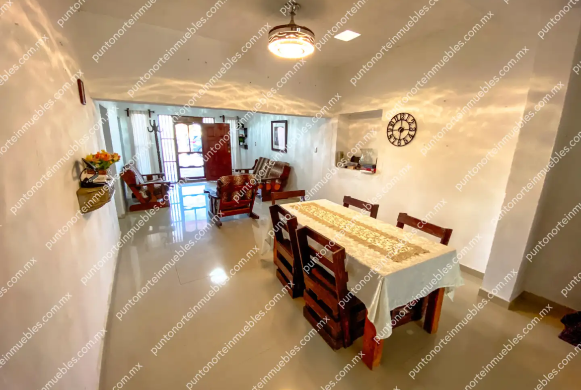 Venta Casa Tipo Quinta con 3 Recamaras, Cocina con Granito, Local Comercial y Alberca, Terreno de 500m2, San Buena