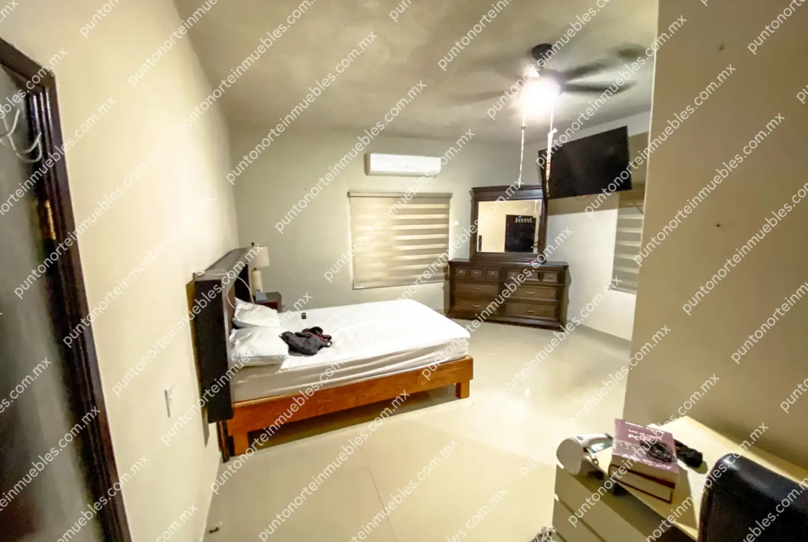 Venta Casa Tipo Quinta con 3 Recamaras, Cocina con Granito, Local Comercial y Alberca, Terreno de 500m2, San Buena