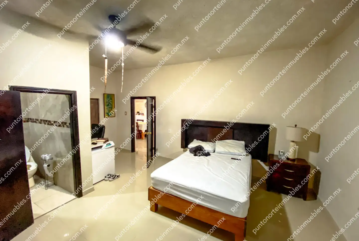 Venta Casa Tipo Quinta con 3 Recamaras, Cocina con Granito, Local Comercial y Alberca, Terreno de 500m2, San Buena