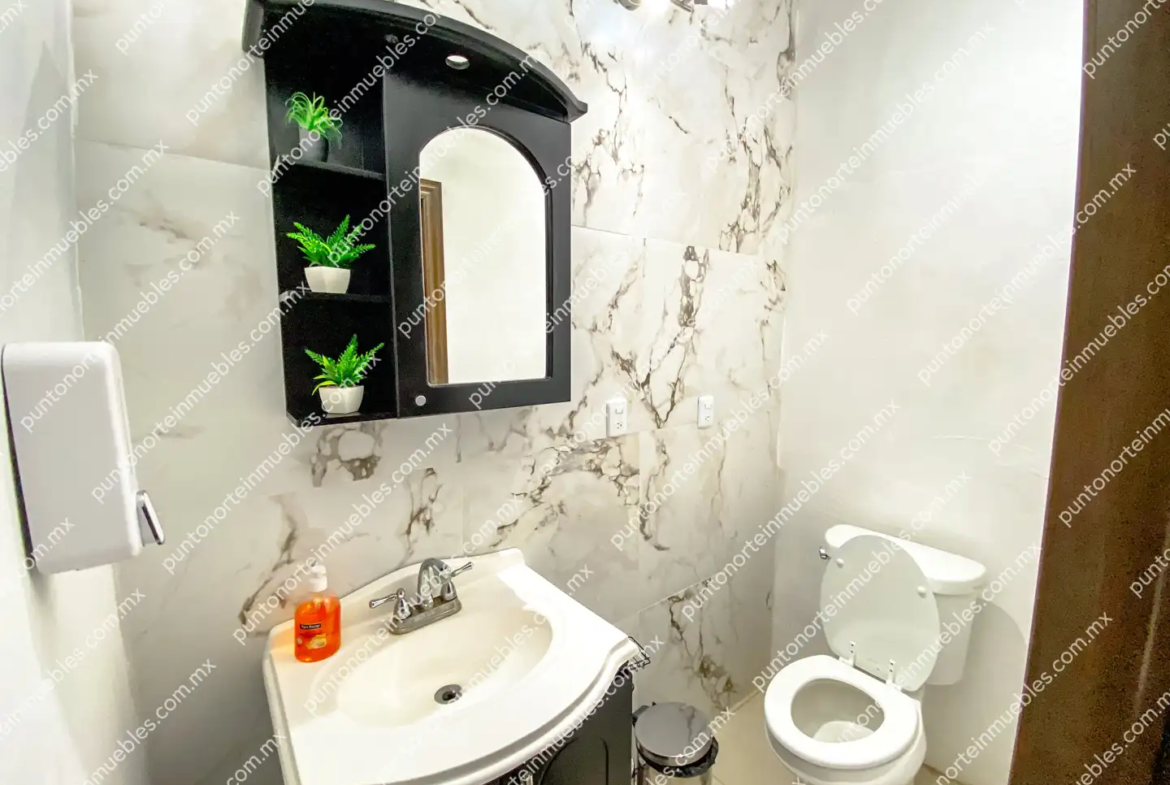 Venta Casa Tipo Quinta con 3 Recamaras, Cocina con Granito, Local Comercial y Alberca, Terreno de 500m2, San Buena