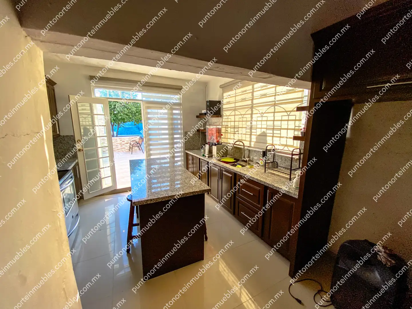 Casa Calle Zaragoza San Buena 18 Venta Casa Tipo Quinta con 3 Recamaras, Cocina con Granito, Local Comercial y Alberca, Terreno de 500m2, San Buena