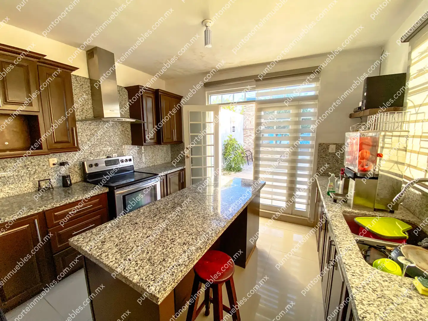 Casa Calle Zaragoza San Buena 19 Venta Casa Tipo Quinta con 3 Recamaras, Cocina con Granito, Local Comercial y Alberca, Terreno de 500m2, San Buena
