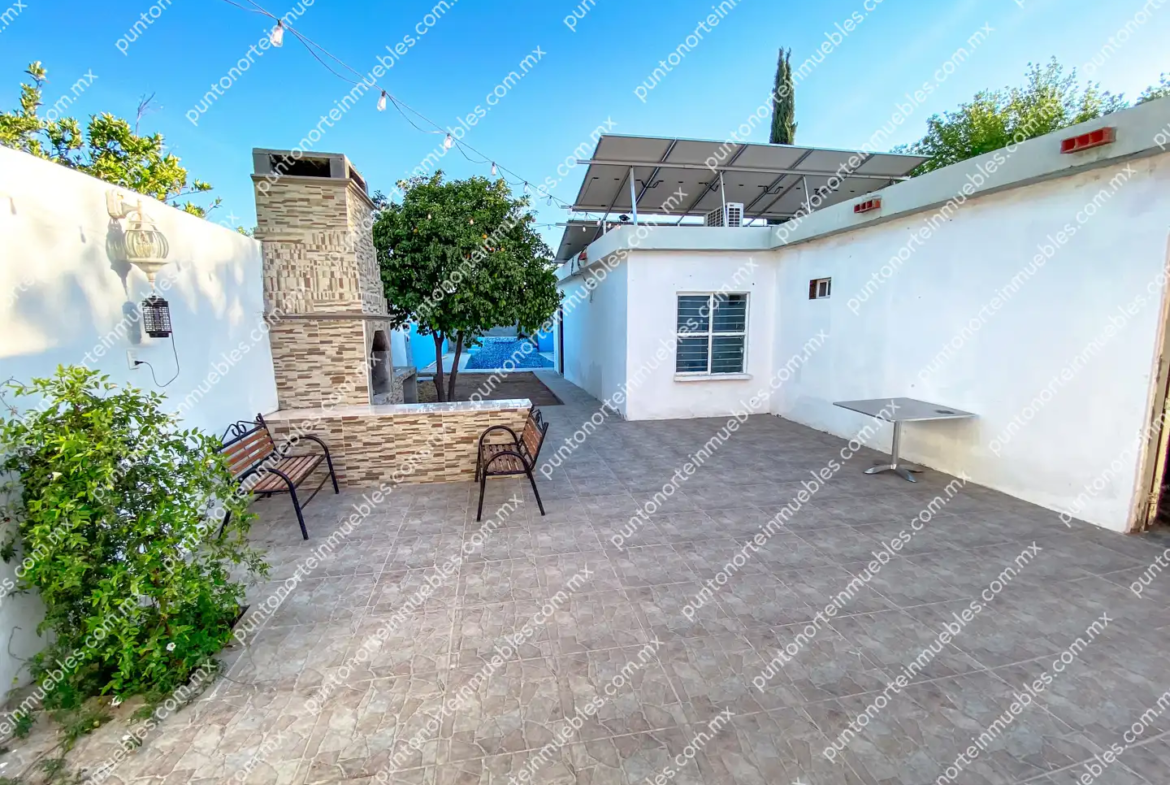 Venta Casa Tipo Quinta con 3 Recamaras, Cocina con Granito, Local Comercial y Alberca, Terreno de 500m2, San Buena